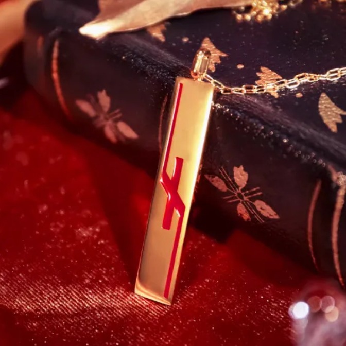 Collier pendentif lettre rouge - Party Games Simple avis et prix